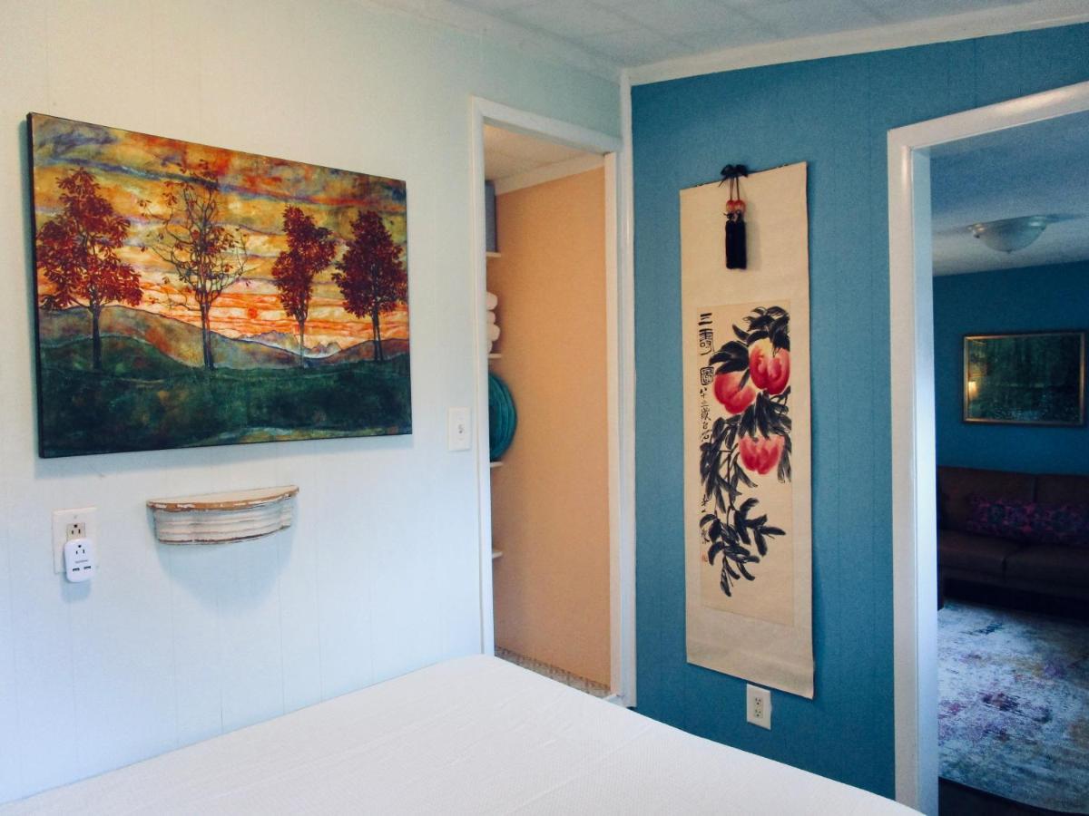 Boho-Chic Studio - Unit 1 Bloomington Exterior photo