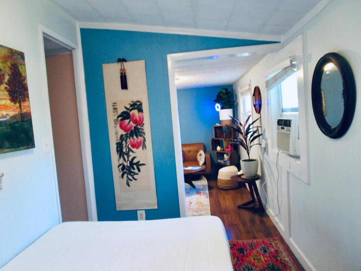 Boho-Chic Studio - Unit 1 Bloomington Exterior photo