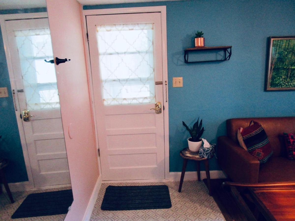 Boho-Chic Studio - Unit 1 Bloomington Exterior photo